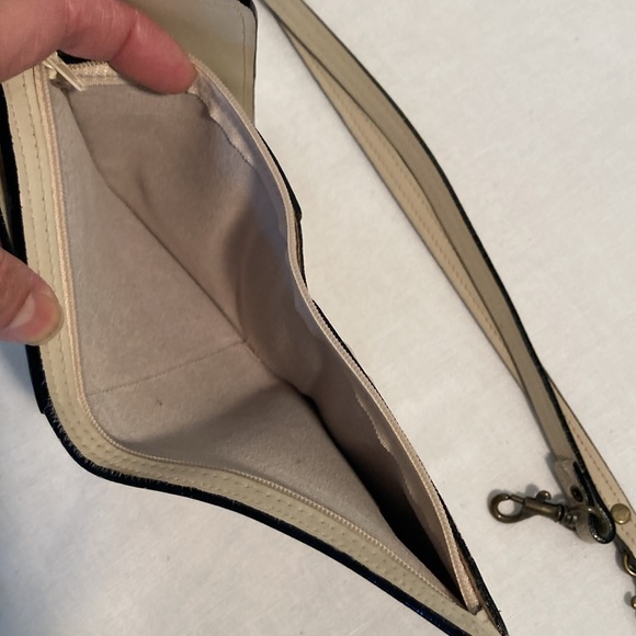 La Garde Crossbody wallet leather bag - Picture 13 of 16